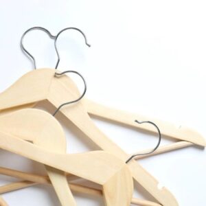 Set de perchas de madera